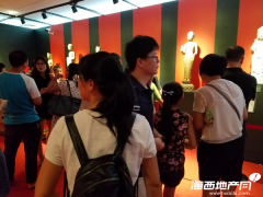 48小時(shí)2萬(wàn)人 一場(chǎng)展覽掀起泉州愛(ài)國(guó)熱潮